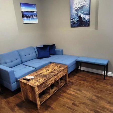 Blue Wave 2 Bedroom Suite Саскатун Екстер'єр фото