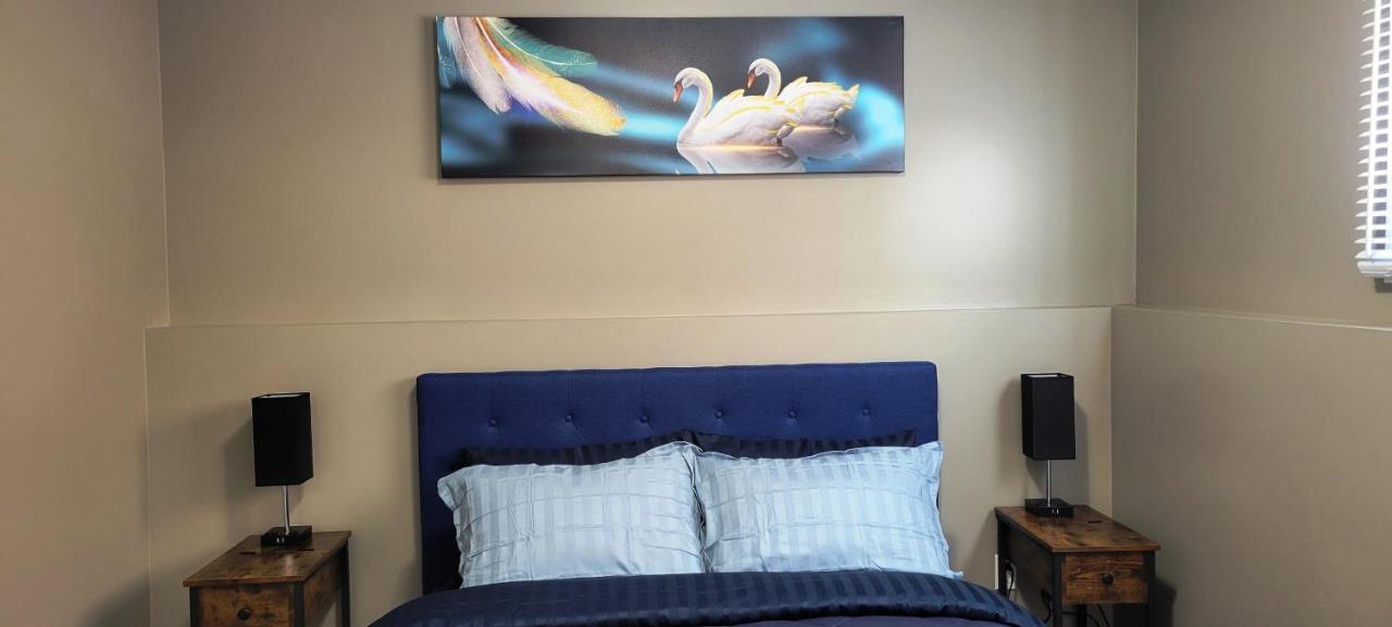 Blue Wave 2 Bedroom Suite Саскатун Екстер'єр фото