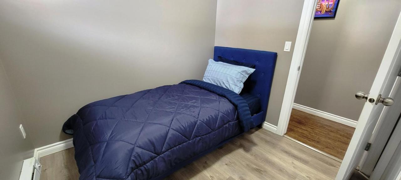 Blue Wave 2 Bedroom Suite Саскатун Екстер'єр фото